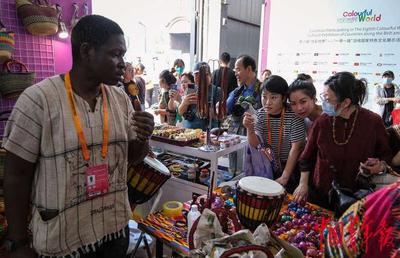 服贸会闭幕日依然购销两旺 参展商纷纷表示"下次多带产品"